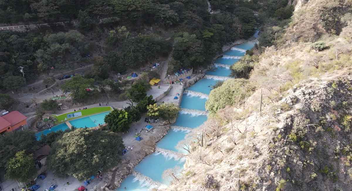 Grutas de Tolantongo advierte sobre supuesto deslave y desborde de rí­o