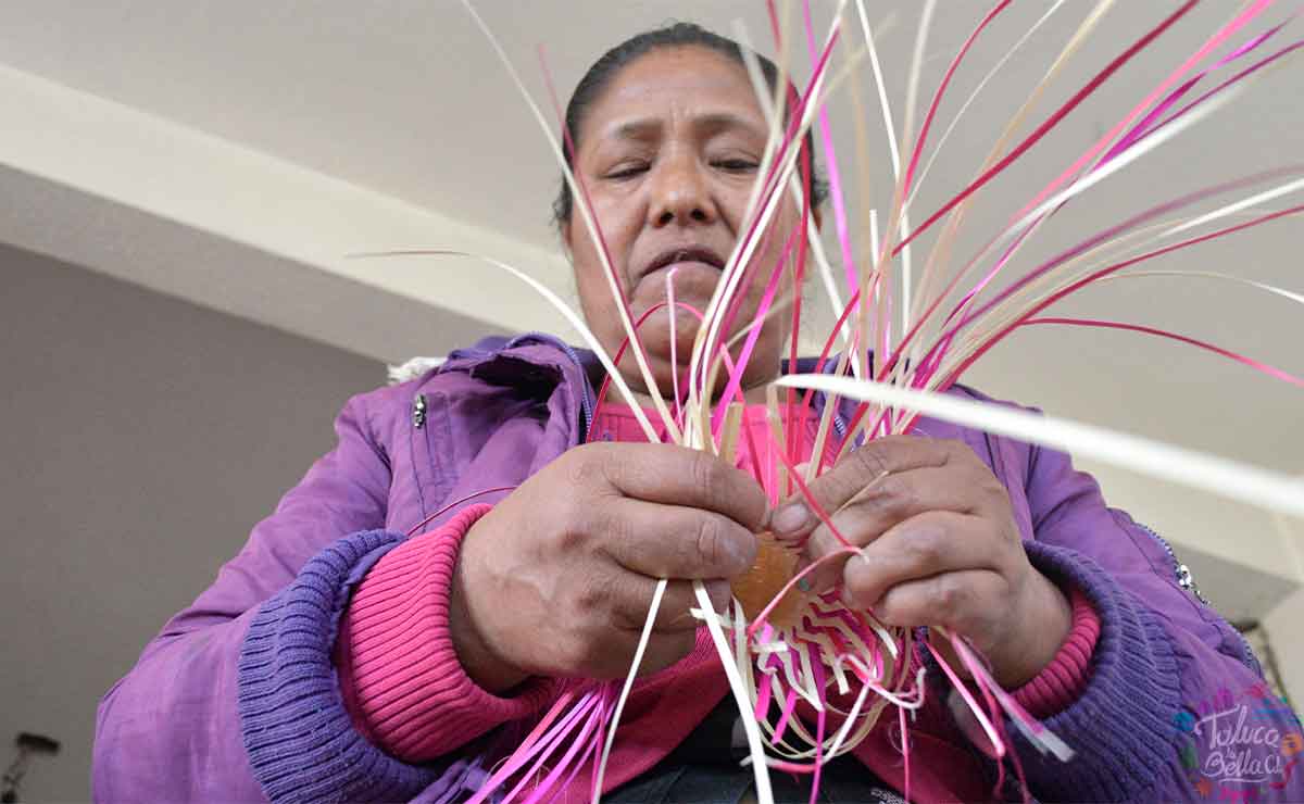 Conoce las maravillosas artesaní­as en palma que elaboran en Toluca