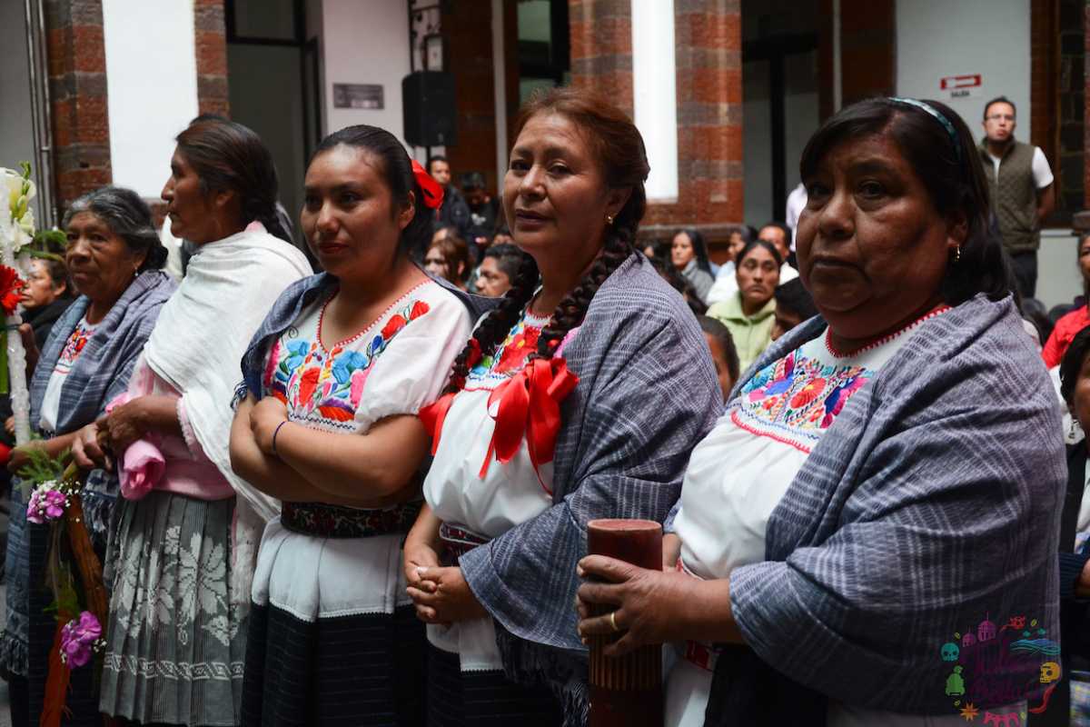 Conoce el chincuete, la vestimenta tradicional de las mujeres Otomí­es de Temoaya
