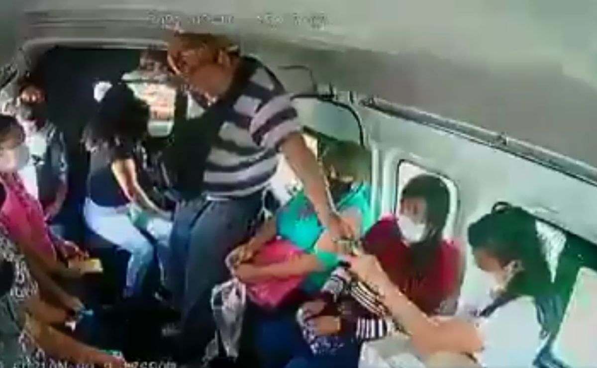 Exigen a pasajeros que les compren dulces en Edomex