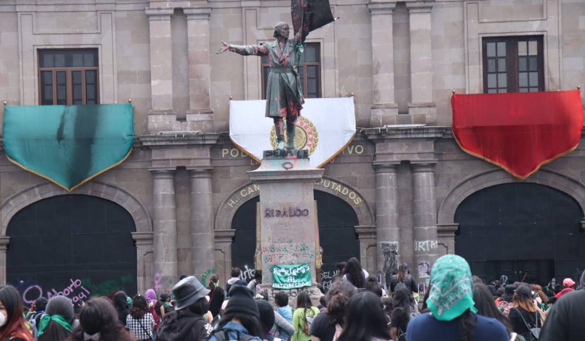 Noticias Toluca- Edificios sufren vandalismo por la movilización feminista del #28S