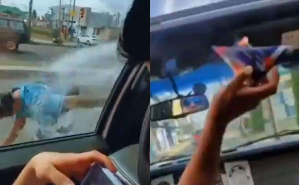 Jóvenes lanzan espuma y cohetes a la gente en Puebla