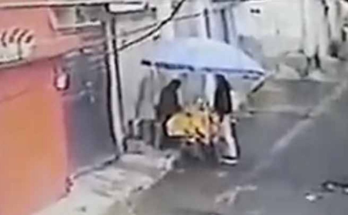 Delincuente roba puesto de tamales en el Edomex