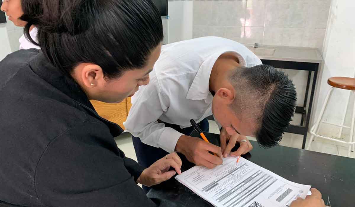 ¿Quiénes pueden cobrar el adelanto de 3,200 pesos de las Becas Benito Juárez?