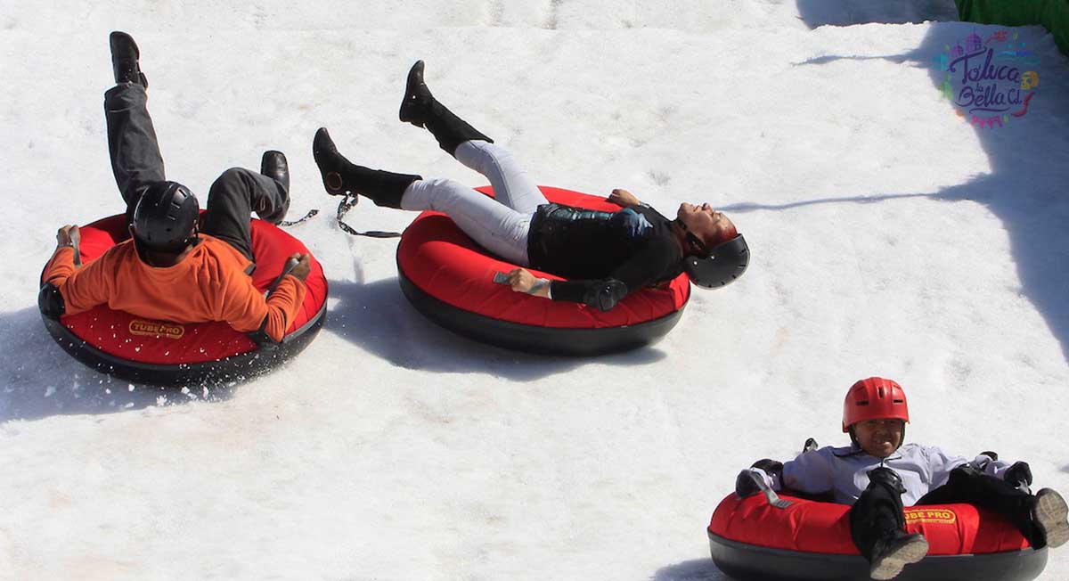 Navidad en la CDMX: El Zócalo tendrá un tobogán de hielo