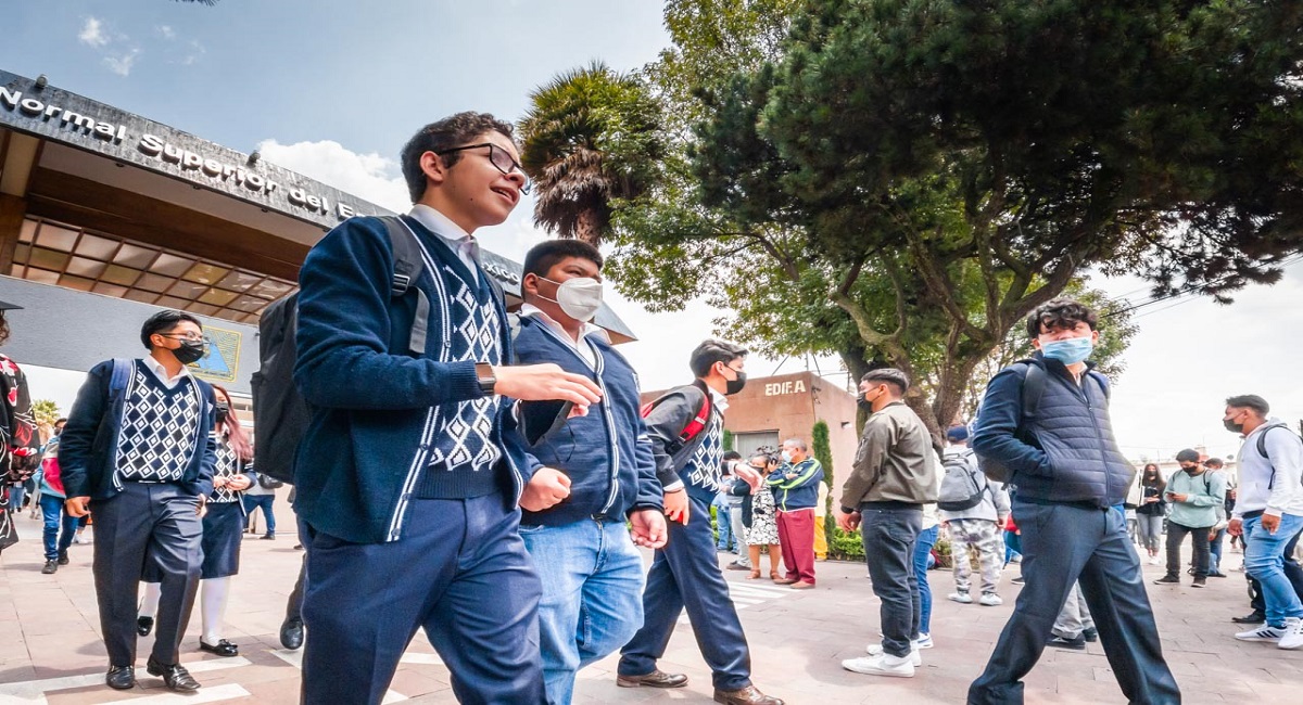 Conapred dice ¡Sí­! al cabello largo y pintado en las Escuelas