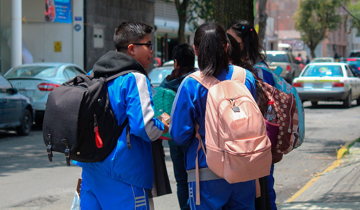 ¡Aún puedes cambiar a tu hijo de escuela! - Requisitos PAEB 2022