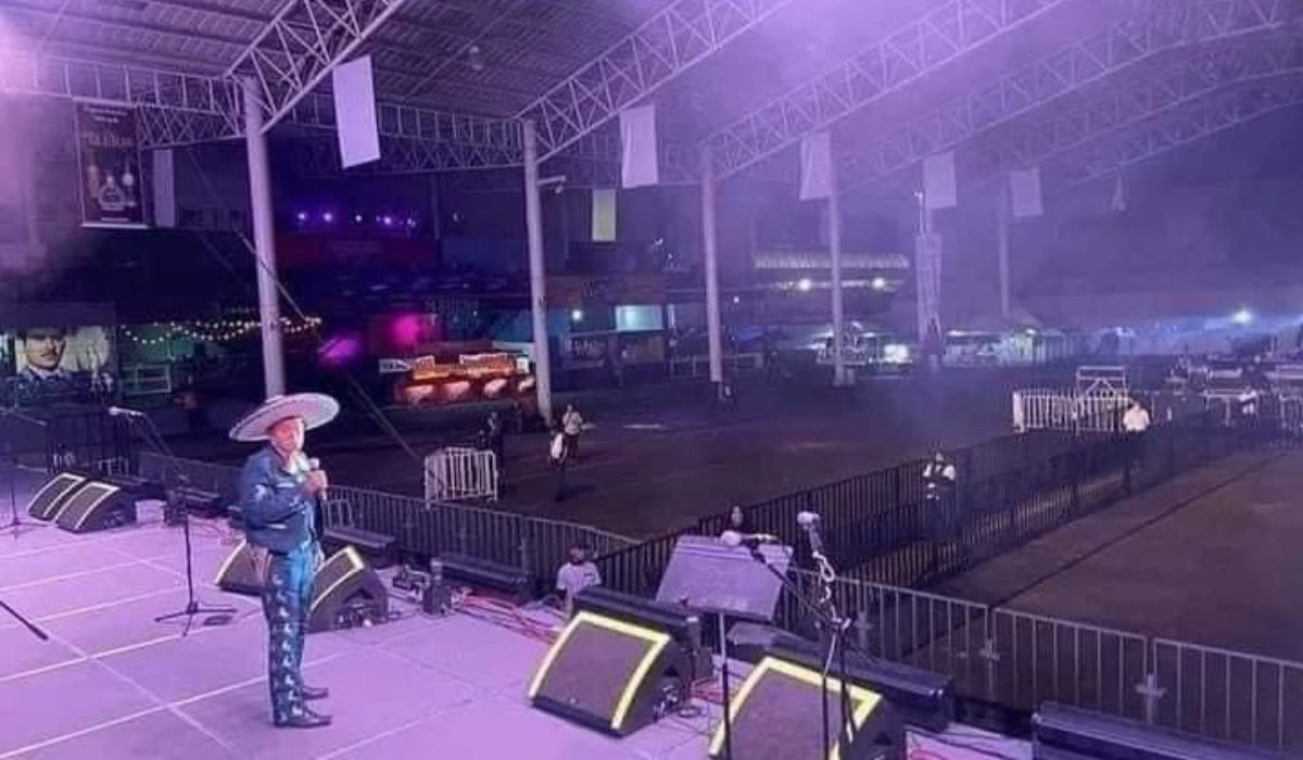 Viral – ¡Qué malos!, Abuelito da concierto, pero nadie fue a verloe