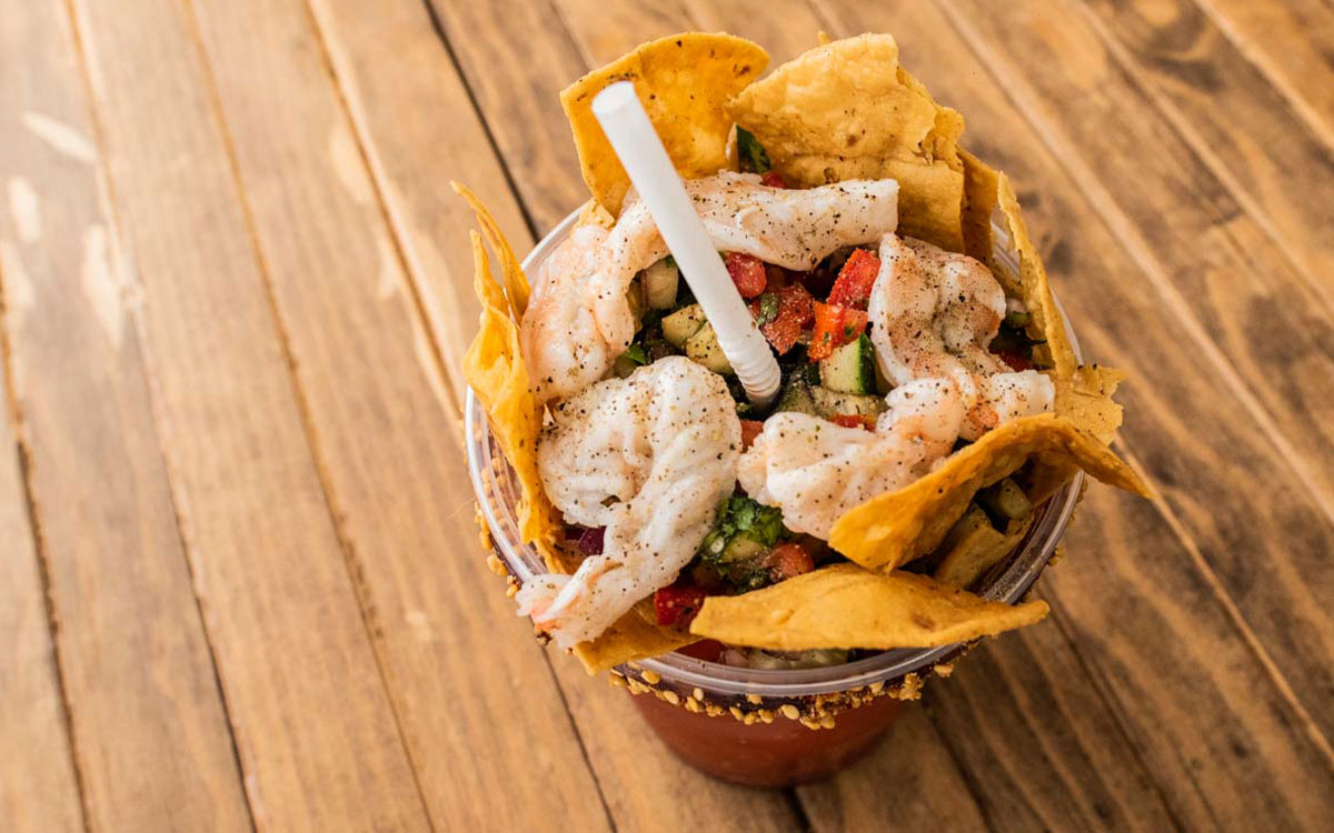 Saborea una rica Cevichela, la nueva chela loca que venden en Toluca