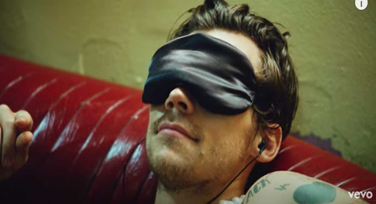 Harry Styles se convierte en meme por su nuevo video musical