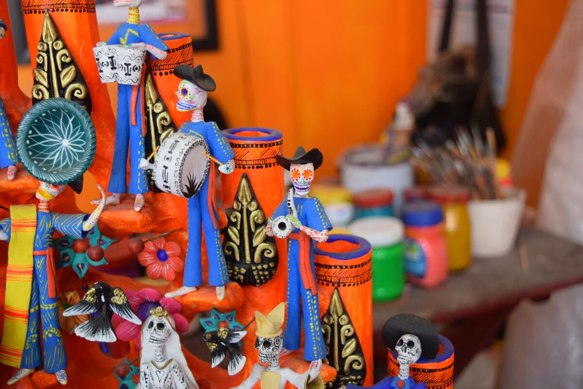 Se llenan las calles de Metepec con artesaní­as del Dí­a de Muertos