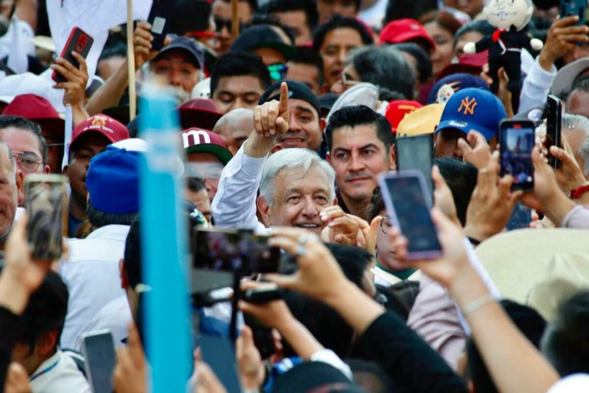 Marcharon 1.2 millones de personas con AMLO el domingoe