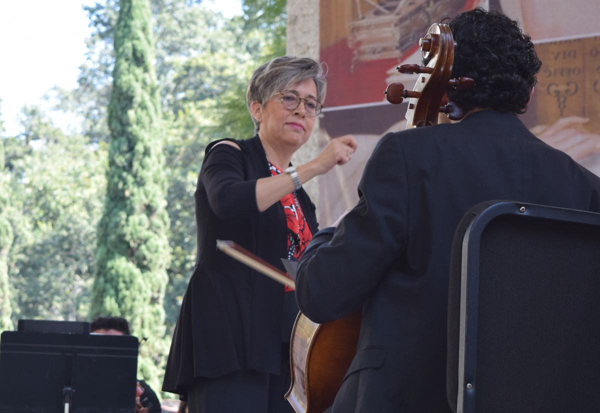 ¿Conoces a Gabriela Dí­az Alatriste? Una de las más reconocidas directoras de orquesta en México