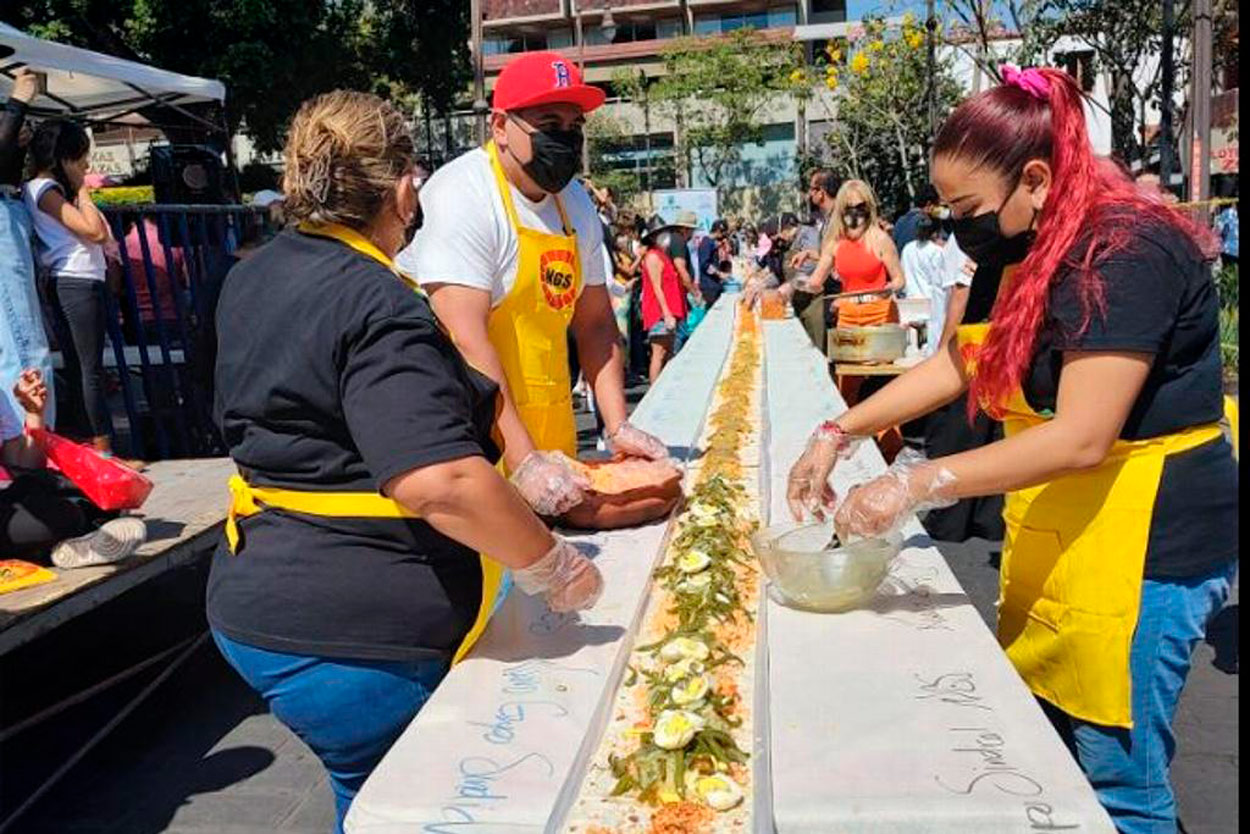 ¡Sólo en Mexico! se rompe récord Guinness del taco más grande del mundo