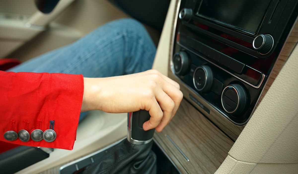¡Adiós vaqueros!, Coches estándar dejarán de fabricarse