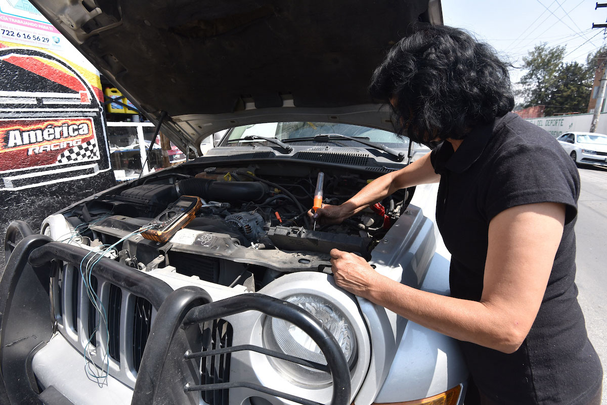 ¿Eres mecánico? Vete a chambear al extranjero con estos trabajos para mexicanos en Canadáe
