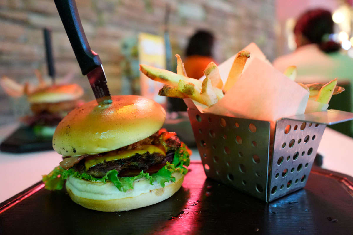 ¡Donas, hamburguesa, helado y hasta café! En estas tiendas te REGALAN cosas por tu cumpleaños