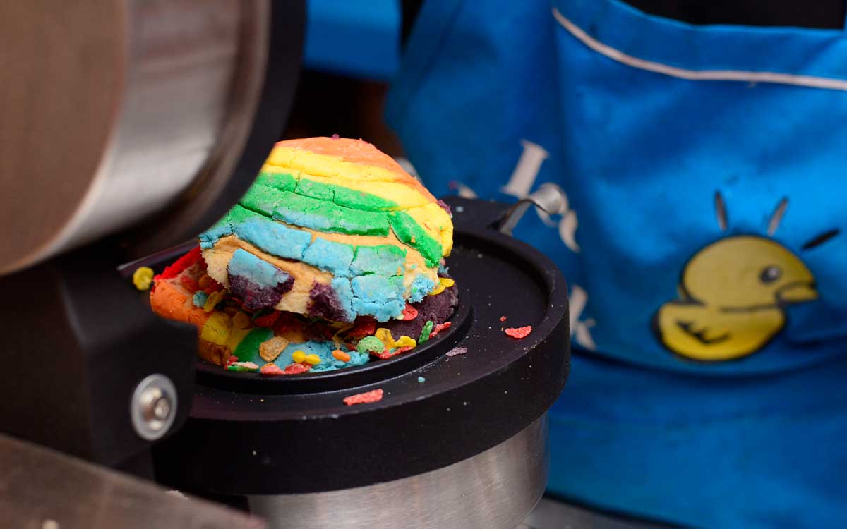 Viaja al final del arcoíris con la deliciosa «Concha Pride» en Tolucae