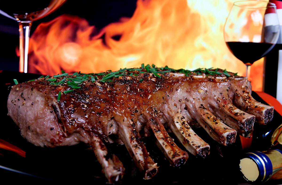 ¡Un corte americano a lo caverní­cola! Vamos al Festival Medieval del Asado 2023