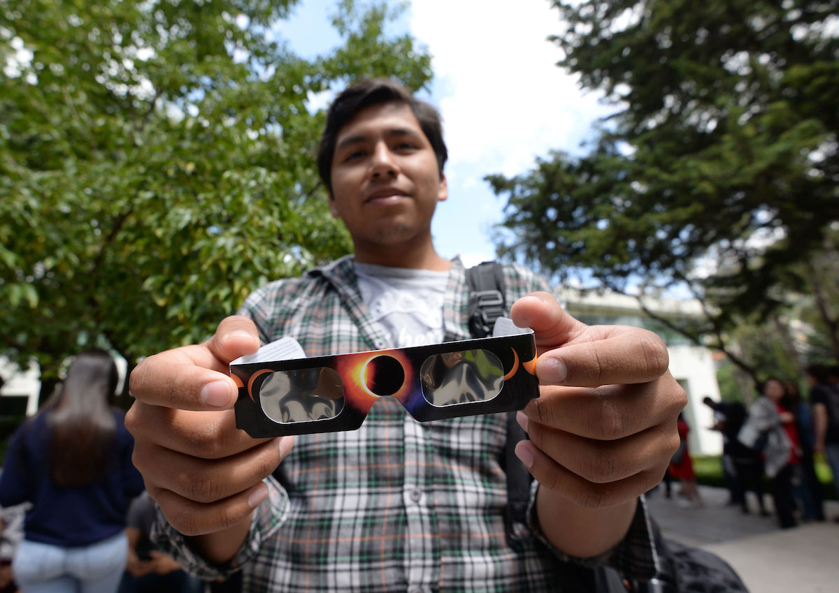 ¿Están listos? Compra tus lentes para observar el eclipse solar 2023 de octubre