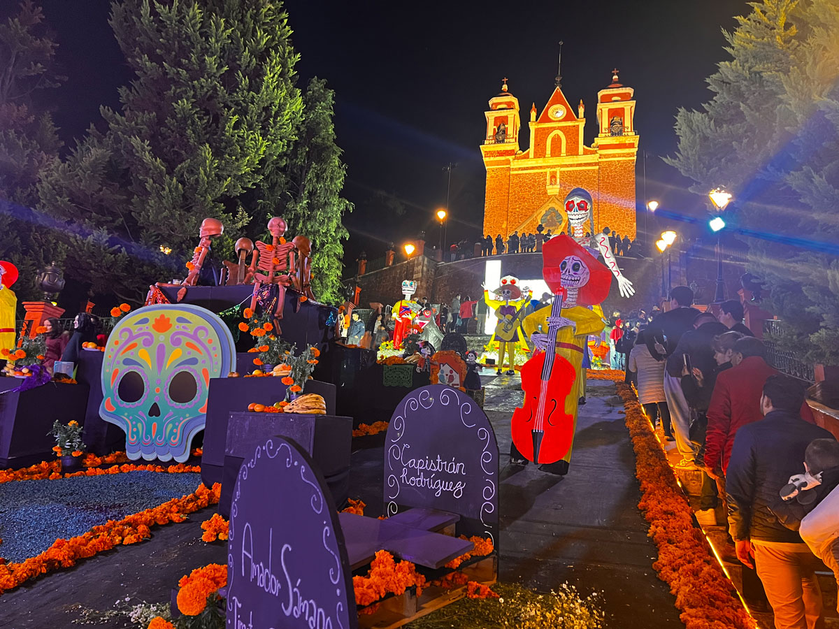 ¡Ya esta! Visita la MEGA OFRENDA de Dí­a de Muertos en Metepec